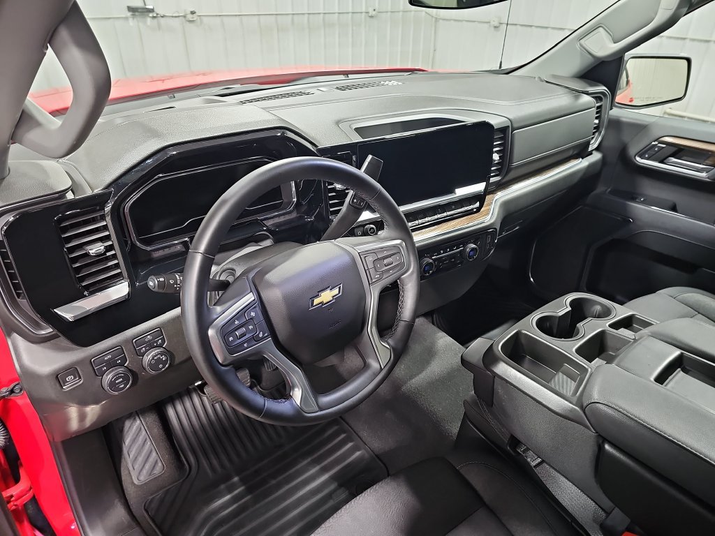 Used 2024 Chevrolet Silverado 1500 LT AWD/4WD image 15