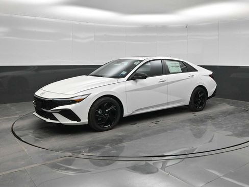New 2026 Hyundai Elantra SEL Sport FWD image 4