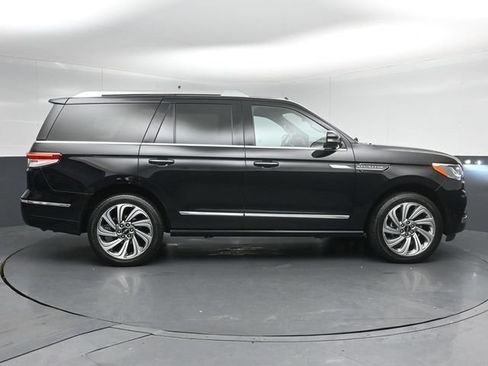 Certified 2023 Lincoln Navigator Reserve AWD/4WD image 8
