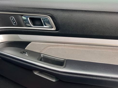 Used 2017 Ford Explorer XLT w/ Equipment Group 202A image 20