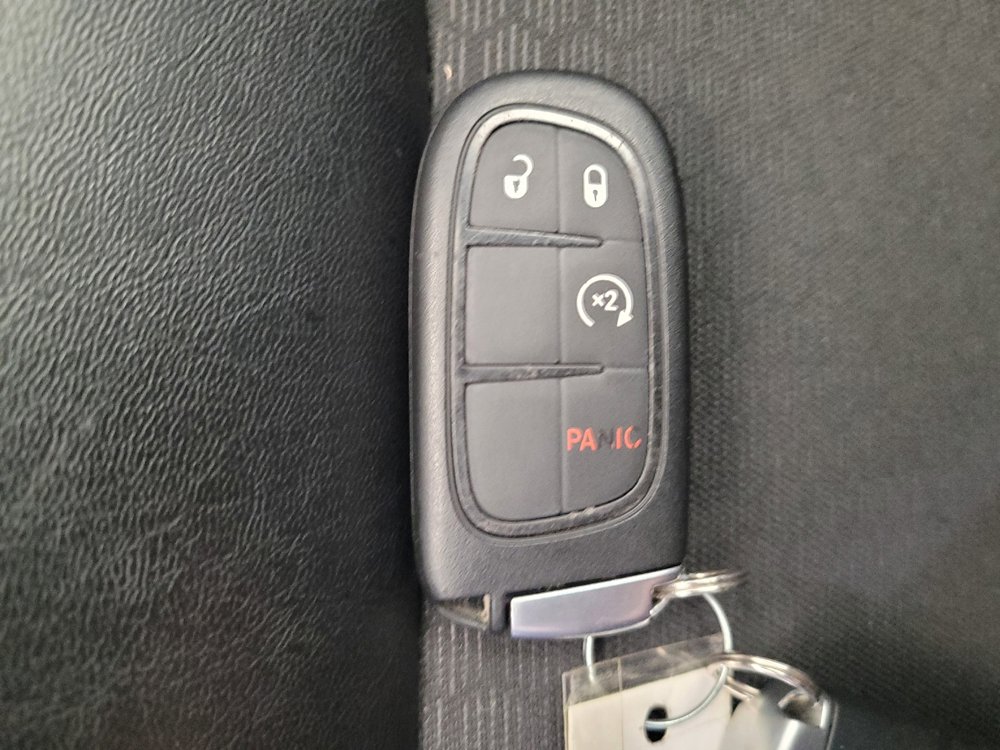 Used 2022 Jeep Cherokee Trailhawk AWD/4WD image 32