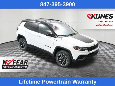Used 2025 Jeep Compass Trailhawk AWD/4WD image 32