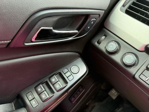 Used 2019 GMC Yukon XL SLT w/ Open Road Package AWD/4WD image 18