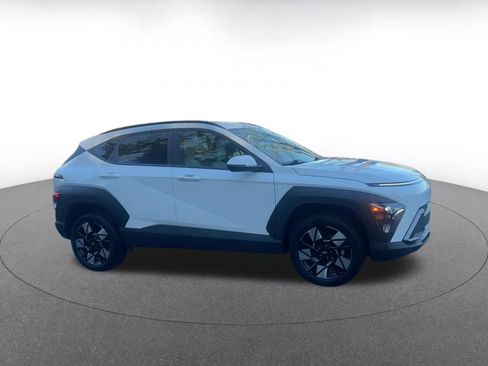 Used 2025 Hyundai Kona SEL image 2