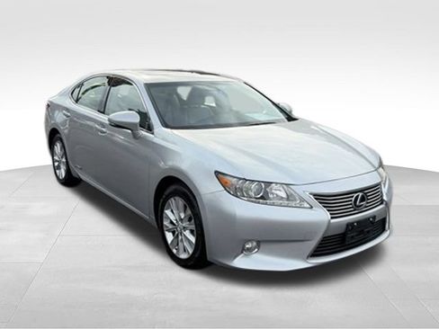 Used 2013 Lexus ES 300h w/ Luxury Pkg FWD image 27