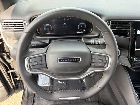 Used 2024 Jeep Wagoneer L Series III w/ Flexible Seating Group AWD/4WD image 10