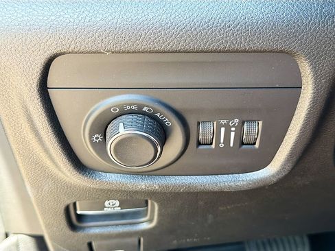 Used 2024 Jeep Grand Cherokee L Laredo RWD image 23