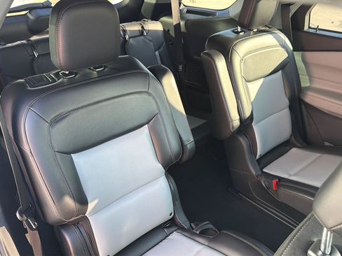 Used 2022 Ford Explorer XLT w/ Equipment Group 202A RWD image 39