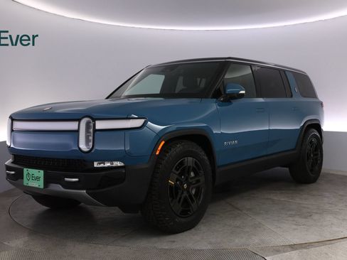 Used 2024 Rivian R1S Adventure AWD/4WD image 2