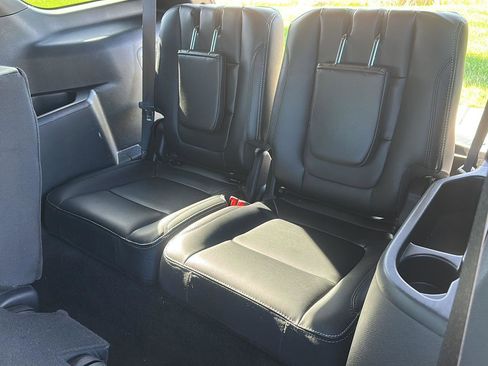 Used 2018 Ford Explorer Limited image 23