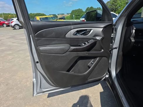 Used 2023 Chevrolet Traverse LT FWD image 38