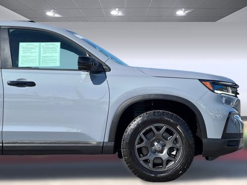 Certified 2025 Honda Pilot TrailSport image 35