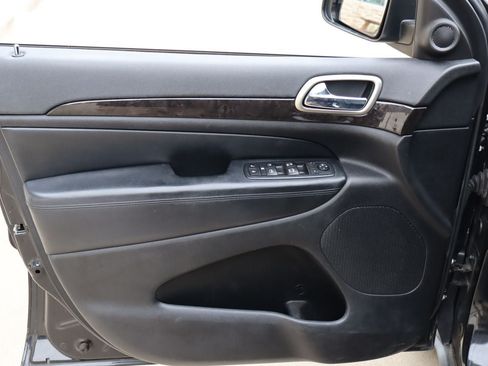 Used 2013 Jeep Grand Cherokee Laredo w/ Laredo E Group RWD image 18