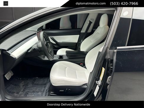 Used 2021 Tesla Model 3 Performance image 17
