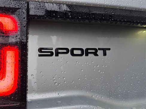 New 2025 Land Rover Discovery Sport Dynamic SE image 7