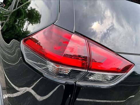 Used 2019 Nissan Rogue SV AWD/4WD image 23