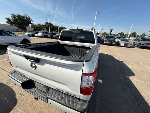 Used 2022 Nissan Titan SV w/ SV Convenience Package AWD/4WD image 7