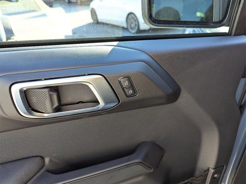 New 2025 Ford Bronco Badlands image 19