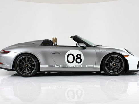 Used 2019 Porsche 911 Speedster RWD image 12