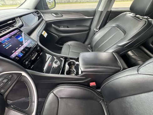 Used 2022 Jeep Grand Cherokee Limited w/ Luxury Tech Group II RWD image 24