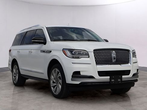 Used 2024 Lincoln Navigator Premiere AWD/4WD image 3