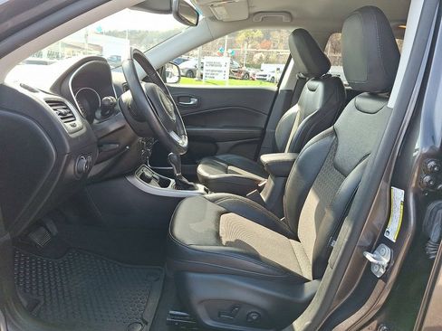 Used 2020 Jeep Compass Latitude w/ Popular Equipment Group AWD/4WD image 14
