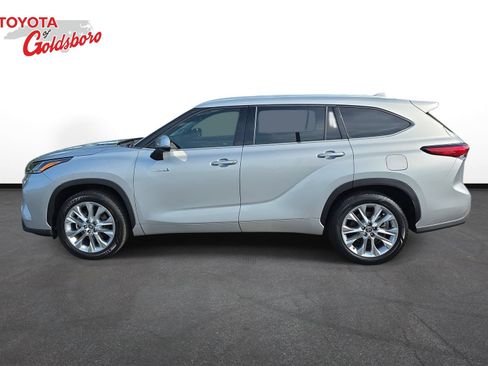 Used 2021 Toyota Highlander Limited FWD image 8