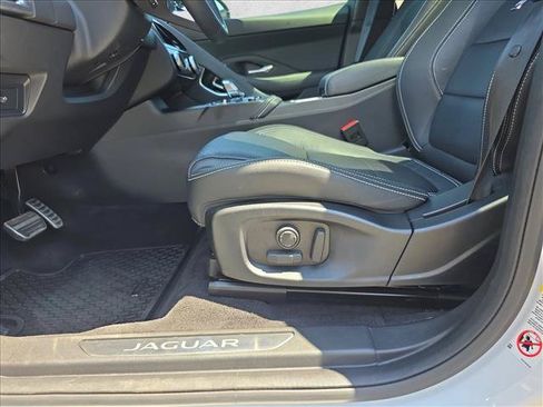 Certified 2024 Jaguar E-PACE R-Dynamic SE AWD/4WD image 28