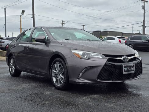 Used 2015 Toyota Camry SE FWD image 4