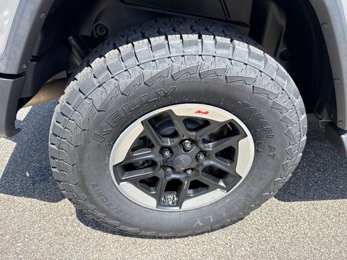 Used 2020 Jeep Wrangler Unlimited Sahara AWD/4WD image 17
