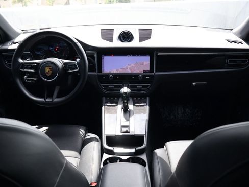 Certified 2022 Porsche Macan AWD/4WD image 21