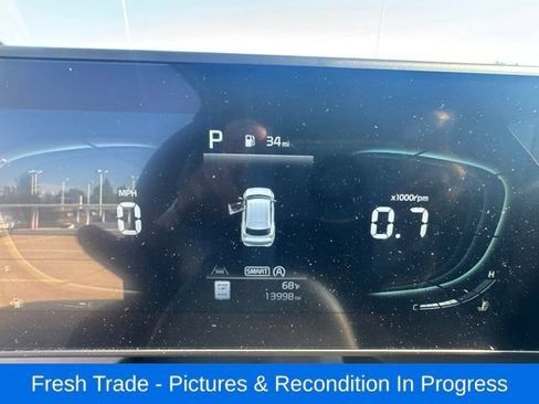 Used 2025 Kia Sportage EX FWD image 12