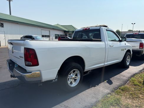 Used 2017 RAM 1500 Classic SLT AWD/4WD image 2