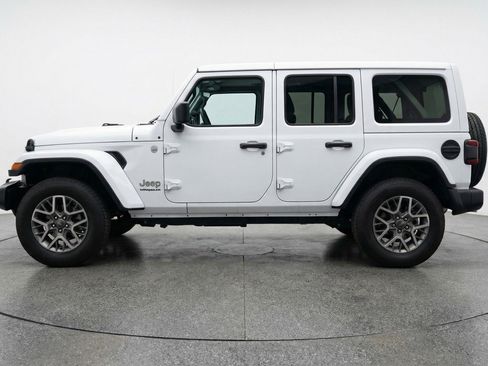 Used 2025 Jeep Wrangler Sahara image 5