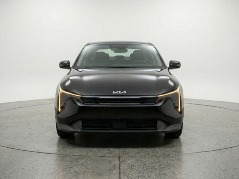 Used 2025 Kia K4 LXS image 2