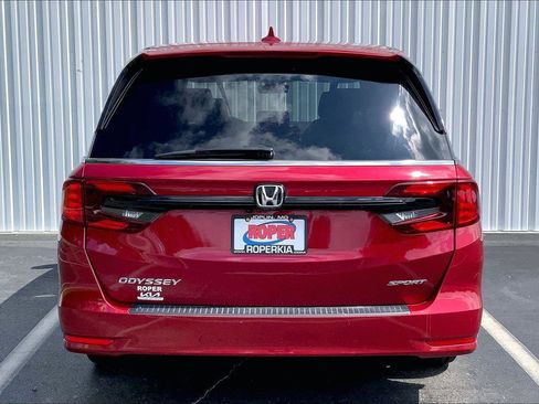 Used 2024 Honda Odyssey Sport image 4
