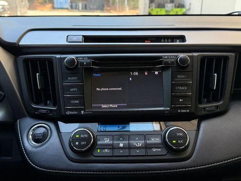 Used 2018 Toyota RAV4 XLE FWD image 13