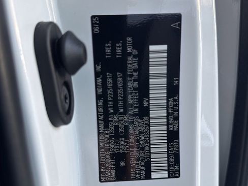 Used 2025 Toyota Sienna XLE image 23
