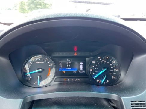 Used 2017 Ford Explorer XLT FWD image 8