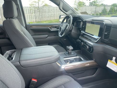 Used 2024 Chevrolet Silverado 1500 LT Trail Boss w/ Convenience Package II AWD/4WD image 31