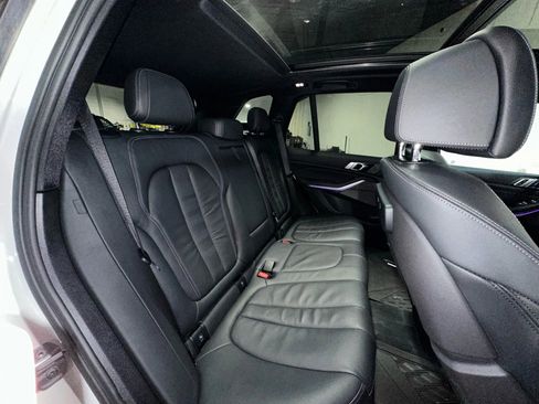 Used 2020 BMW X5 M50i w/ Premium Package image 32