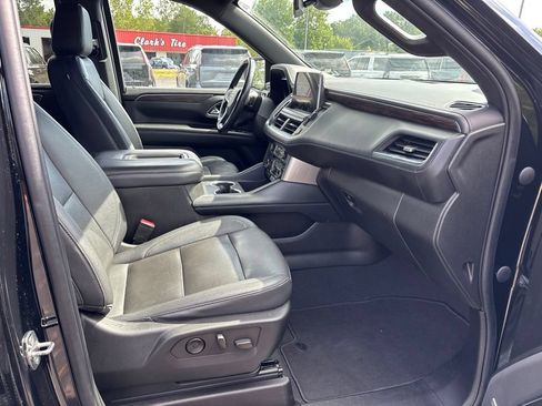 Used 2022 Chevrolet Suburban LT AWD/4WD image 9