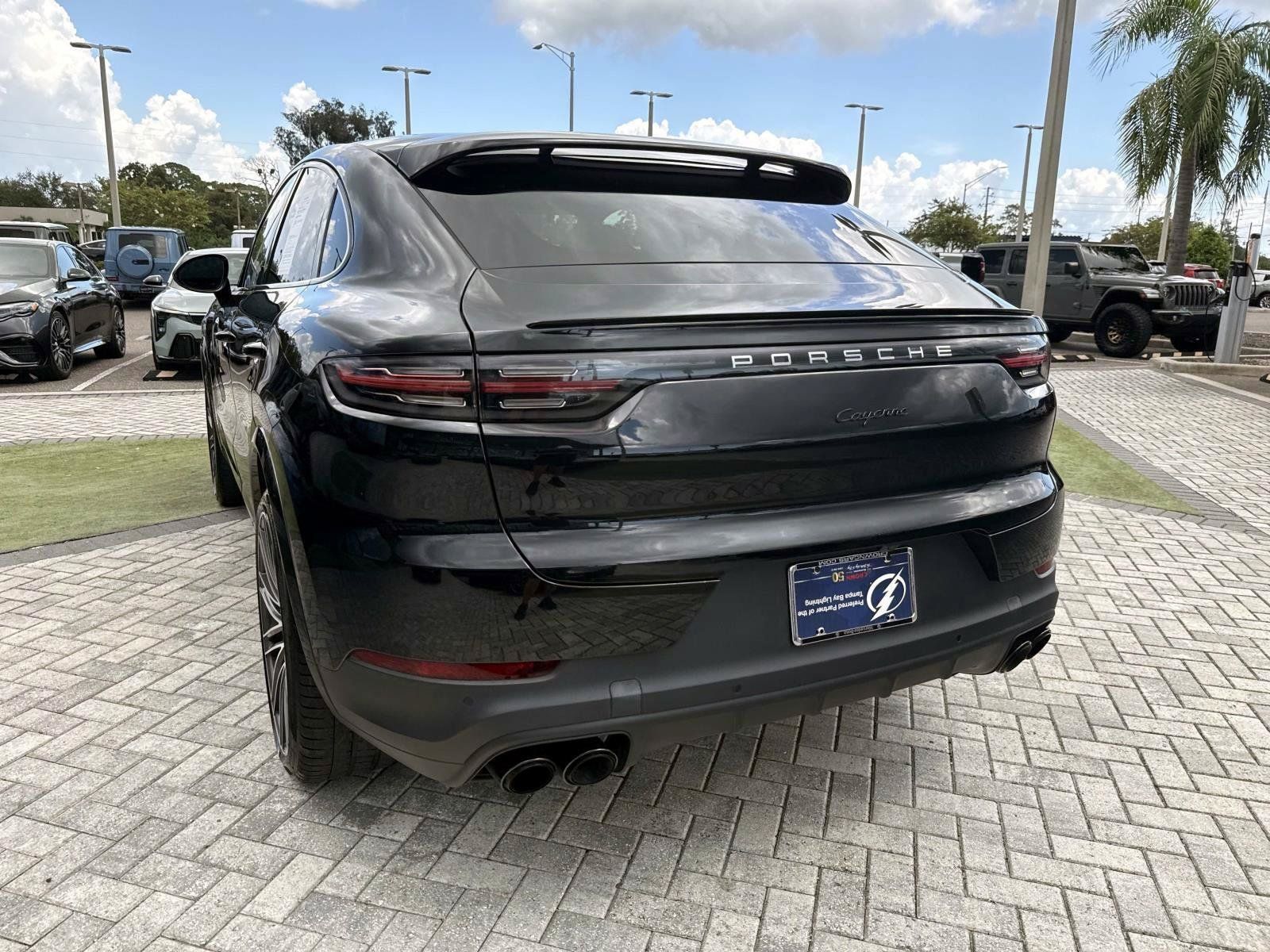 Used 2023 Porsche Cayenne Coupe AWD/4WD image 10