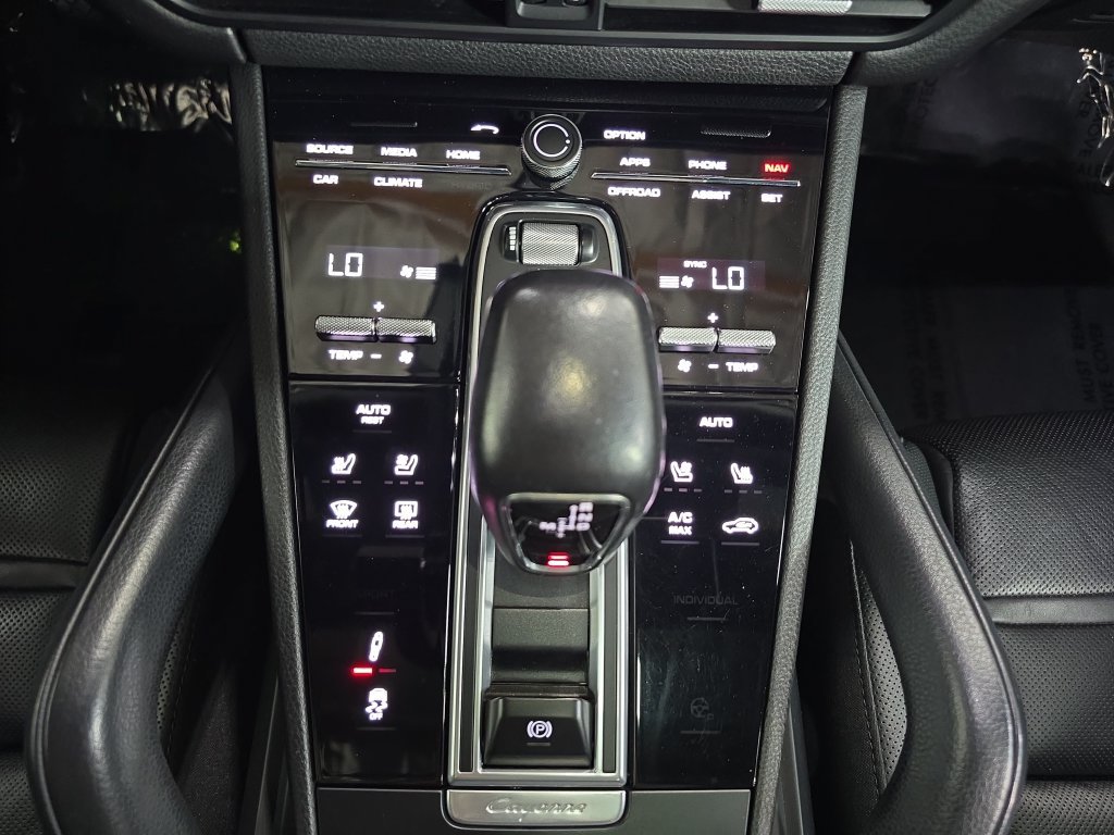 Used 2021 Porsche Cayenne Coupe AWD/4WD image 19