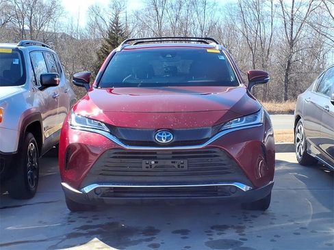 Used 2021 Toyota Venza XLE w/ Softex Package image 2