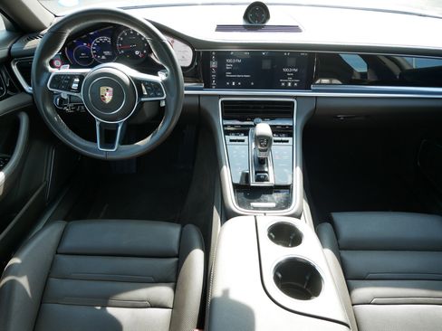 Used 2018 Porsche Panamera 4 image 10