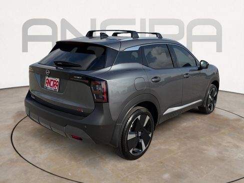 Used 2026 Nissan Kicks SR FWD image 11