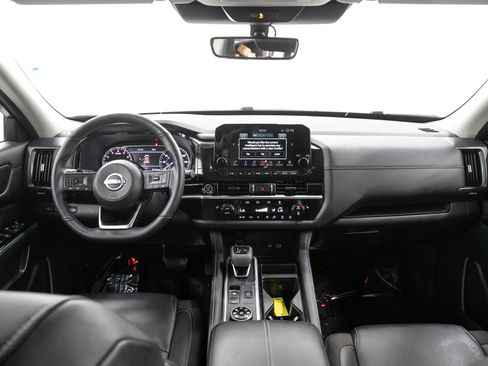 Used 2024 Nissan Pathfinder SL AWD/4WD image 17