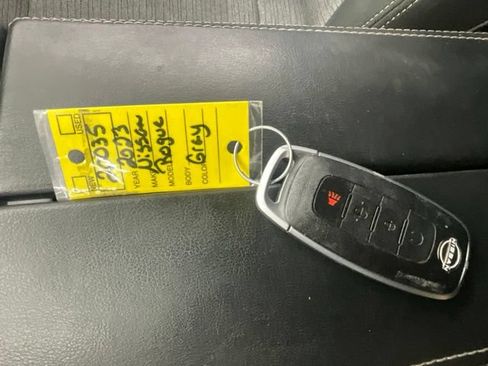 Used 2023 Nissan Rogue SV AWD/4WD image 17