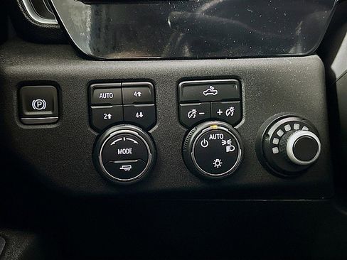 Used 2023 Chevrolet Silverado 1500 LT w/ Z71 Off-Road Package image 10